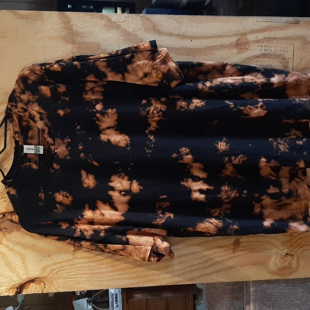 Gildan, Black Reverse Tie Dye (Bleached out), 2XL T-Shirt.